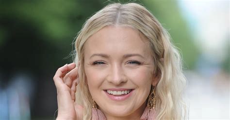 Barbara Kurdej Szatan Pozuje Na Pla Y Nasza Polska Kate Hudson