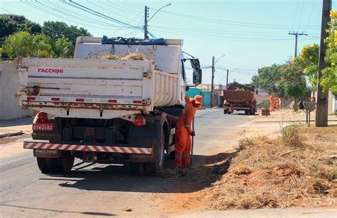 Homem é flagrado jogando lixo em lote baldio em Anápolis Anápolis