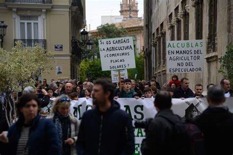 Fotogalería Manifestación en València contra las macroplantas de