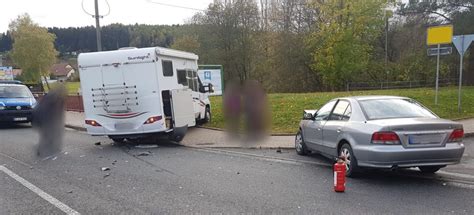 Ilmenau Promille Fahrer Missachtet Vorfahrt Und Kracht In Ein