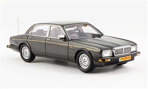 Modellino In Miniatura Daimler XJ40 1 43 Neo Sovereign Grigio 1990