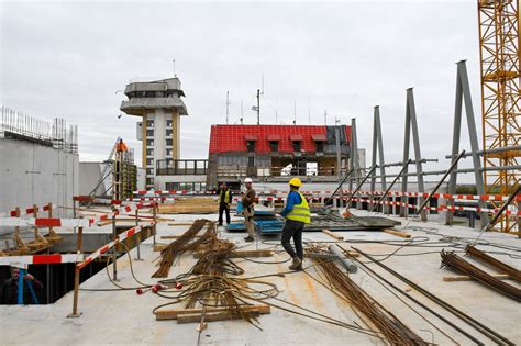 FOTO Se ridică primul nivel al clădirii noului terminal de pasageri la