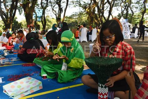 Lomba Kreasi Daur Ulang Sampah Di Madiun Antara Foto