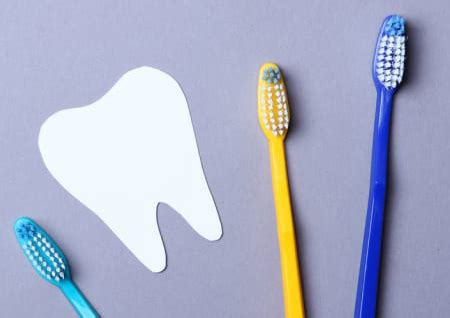 Comment garder ses dents alignées après un traitement orthodontique