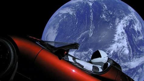 Starman Patung Yang Mengendarai Tesla Menuju Planet Mars Kitakitaid