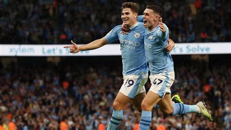 Premier League Manchester City Renverse Avec Brio Manchester United