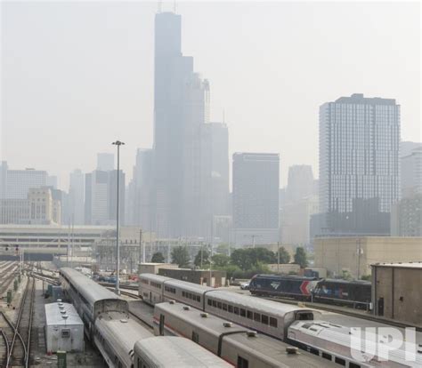 Photo Canadian Wildfire Smoke Drifts To Chicago Chi2023068606