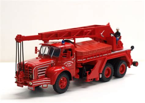 Berliet Tbo Avec Grue Magirus De Tonnes Ixo Pour Hachette