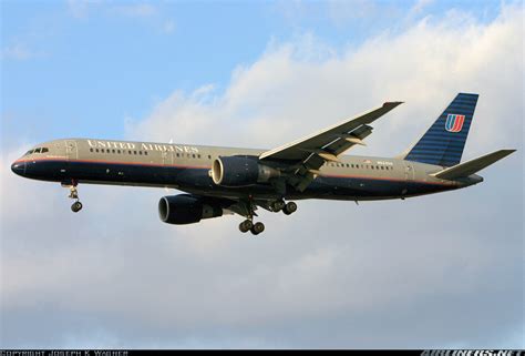 Boeing 757 222 United Airlines Aviation Photo 0977403