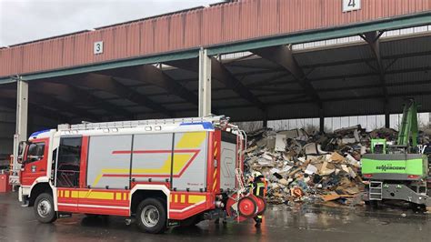 Feuerwehr R Ckt Zur Deponie In Werl Aus M Llhaufen Soll Brennen