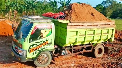 Mobil Dump Truk Hino Dutro Muat Tanah Dump Truk Jomplang Muatan Tanah