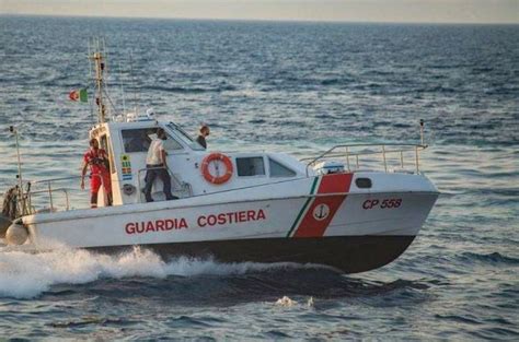 Calabria Cadavere Di Una Donna Recuperato In Mare Giallo