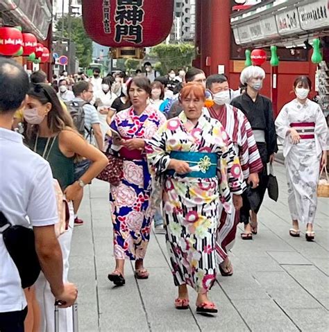 今日の浅草。 きもの姿の海外から来られた旅行者が戻ってきました。思う存分日本を体験して欲しいです。 正しく恐れてしっかり対策お願いします