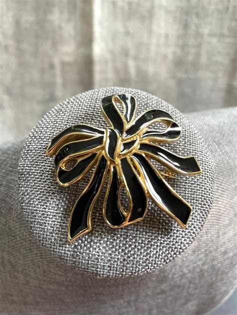 Vintage Trifari Brooch Black Enamel And Gold Tone Etsy In 2022