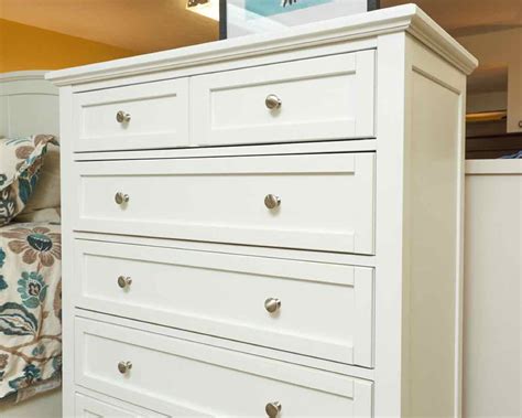 Vaughan Bassett Bonanza White 5 Drawer With Nickle Hardware Chest