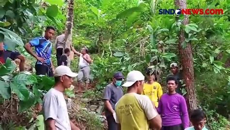 Minibus Rombongan Pengantar Pengantin Masuk Ke Jurang Di Trenggalek