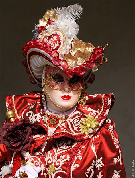 Sabine costumée au carnaval vénitien d Annecy en mars 2019