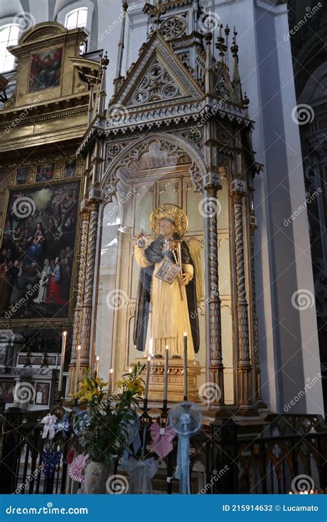 Napoli Teca Con La Statua Di Santa Maria Francesca Dalle Cinque