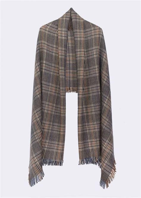 Classic Plaid Fringed Wool Scarf In 2020 Classic Plaid Wool Scarf Plaid