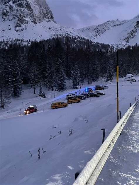 Morto Lo Scialpinista Travolto Dalla Valanga Sul Passo Giau Radio Pi