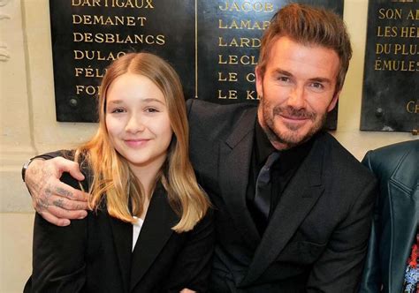 HARPER BECKHAM El traje de la hija de Victoria Beckham en París