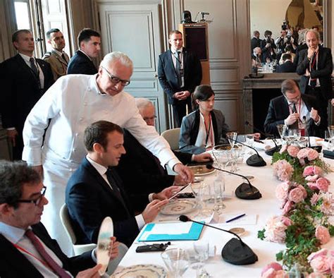 Vladimir Poutine Et Emmanuel Macron à La Table Dalain Ducasse Food