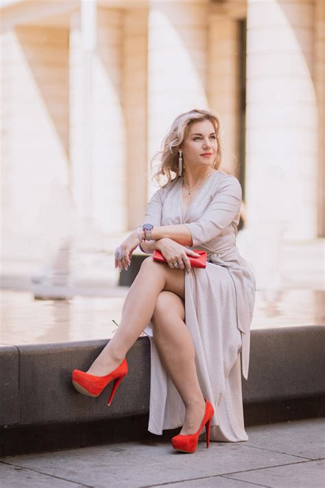 Portrait in red shoes [Canon RP, EF 85/1.8] : r/portraits