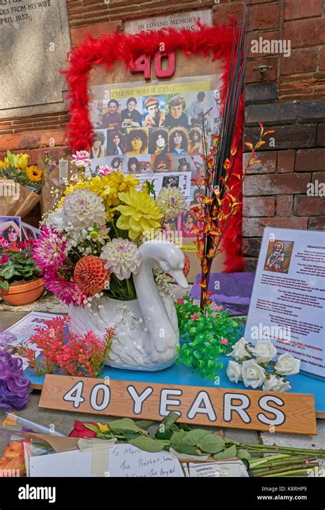 Marc Bolan Commemoration Golders Green Stock Photo Alamy