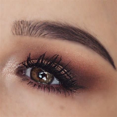 Smokey Warm Brown Look With A Pop Of Gold On The Lid Using