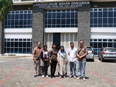 Kunjungan Studi Banding Laboratorium Dari Universitas Katolik