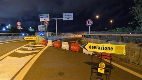 Genova Chiusa Per Problemi Strutturali Rampa Di Accesso Allaeroporto