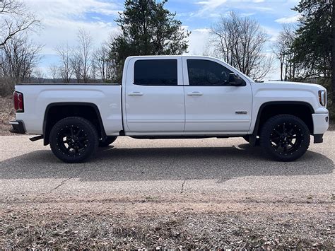 2018 Gmc Sierra 1500 20x10 Moto Metal Wheels Lt28555r20 Falken Tires