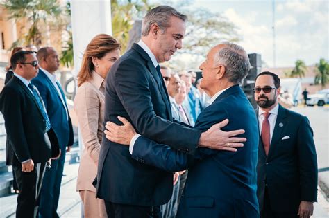 Presidente Abinader recibe en el Palacio Nacional a su homólogo de