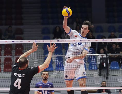 Arkas Spor Evinde Puan Vermedi Voleybolunsesi