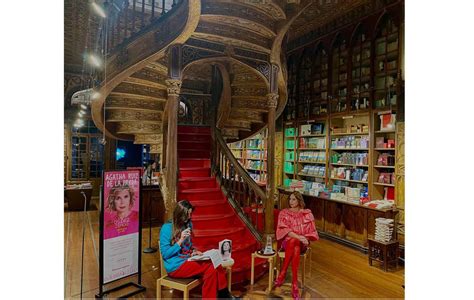 PRESENTACIÓN LIBRO A MINHA HISTÓRIA LIVRARIA LELLO OPORTO AGATHA