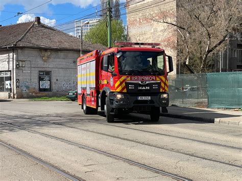 Liceu din Timișoara evacuat după un incendiu izbucnit în clasă