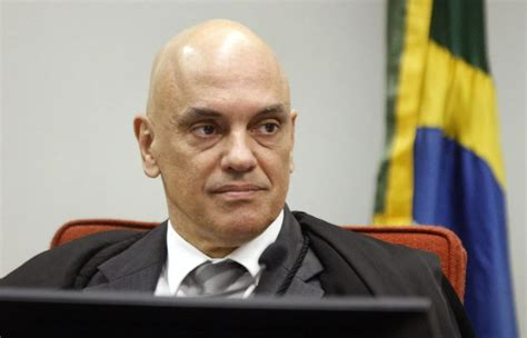 Alexandre de Moraes entra pedido de vista e julgamento virtual é