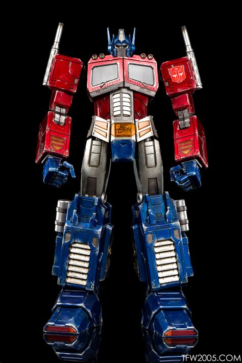 3A Transformers G1 Optimus Prime In-Hand Photo Review - Transformers ...