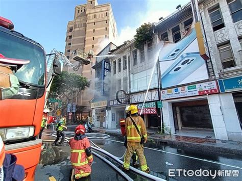 電扇電線起火！彰化火車站前百年檜木建築狂燒7間 市區霧濛濛一片 Ettoday社會新聞 Ettoday新聞雲