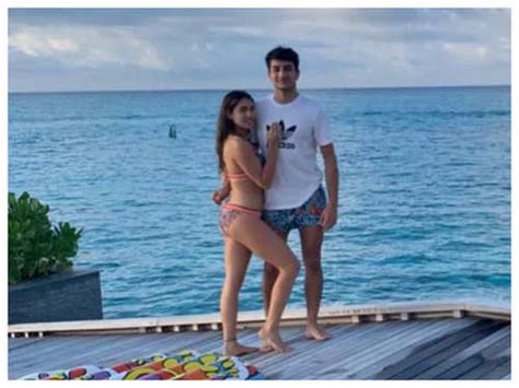 Hot Sexy Kanika Kapoor Bikini Pics