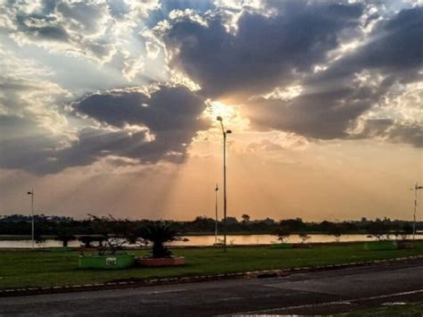 Sexta feira será de sol e calor na capital chuva pode cair à tarde