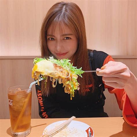 得あゆさんのインスタグラム写真 得あゆinstagram「あ、これ1人で食べましたよ🐷 お好み焼きってほとんどキャベツだからヘルシー