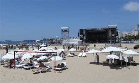 palco montado Copacabana já vive clima de réveillon Jornal O Globo