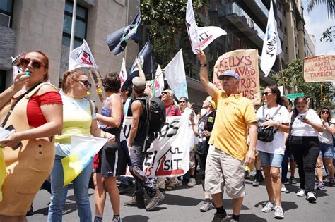 Proteste Auf Den Kanaren Zehntausende Protestieren Gegen Massentourismus