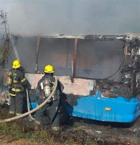 Susto En La Carretera Bus Se Incendi En La Troncal Del Caribe