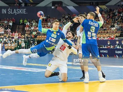 Domen Makuc , Ludovic Fabregas , Blaz Blagotinsek during handball IHF... News Photo - Getty Images