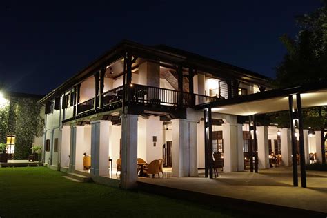 International Restaurant Review: The Service 1921 Restaurant & Bar