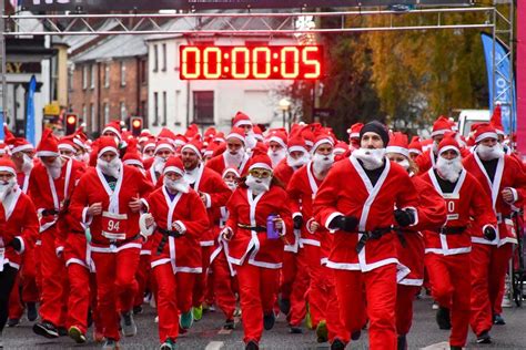 Sea Of Santas Take Over Oswestry Town Centre For 5k Run Shropshire Star