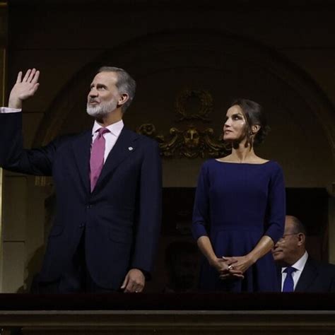 Los Reyes Felipe Y Letizia En El Palco Real En El Estreno De La Pera