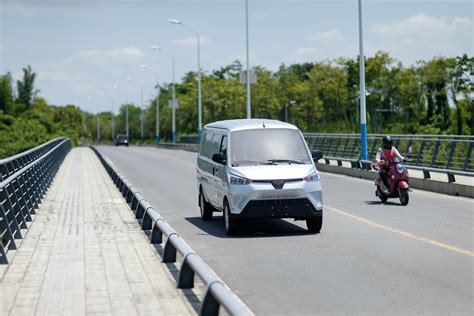 van cargo mini van automatic hybrid city diesel bus van vehicle